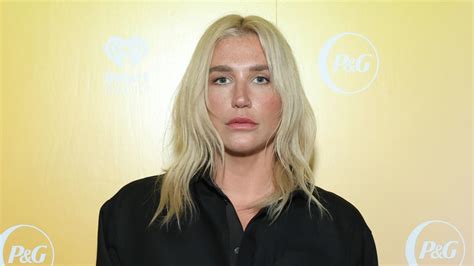 Kesha Goes Naked and Shares Photos from Topless Ride in the。